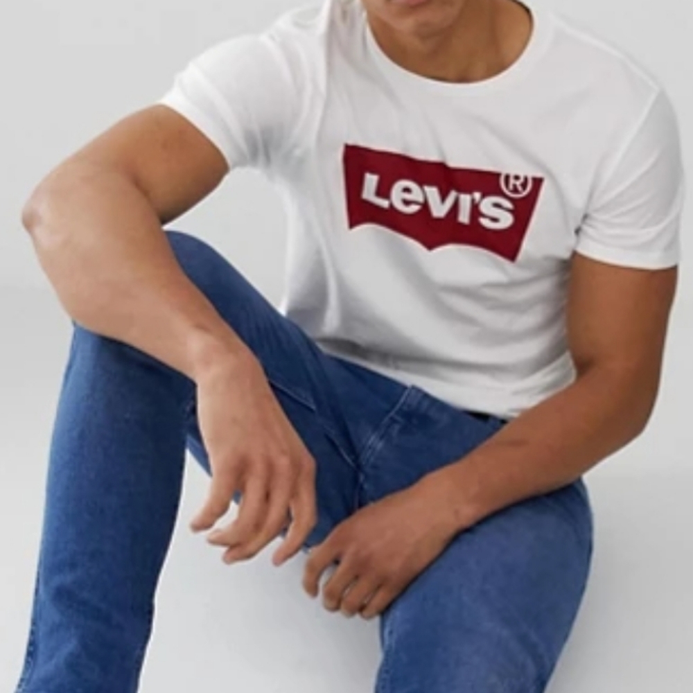 NWOT Men's Levi's Batwing Logo T-shirt
